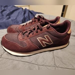 New balance 311 women's Size 10 Burgundy/Rose gold color